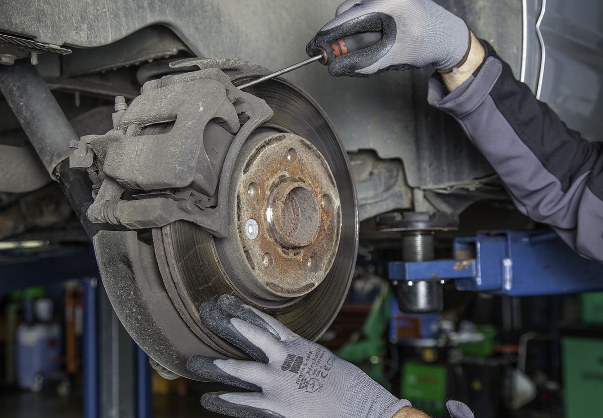When to Change Brake Discs and Pads: The Ultimate Guide to Costs, Tips, and More